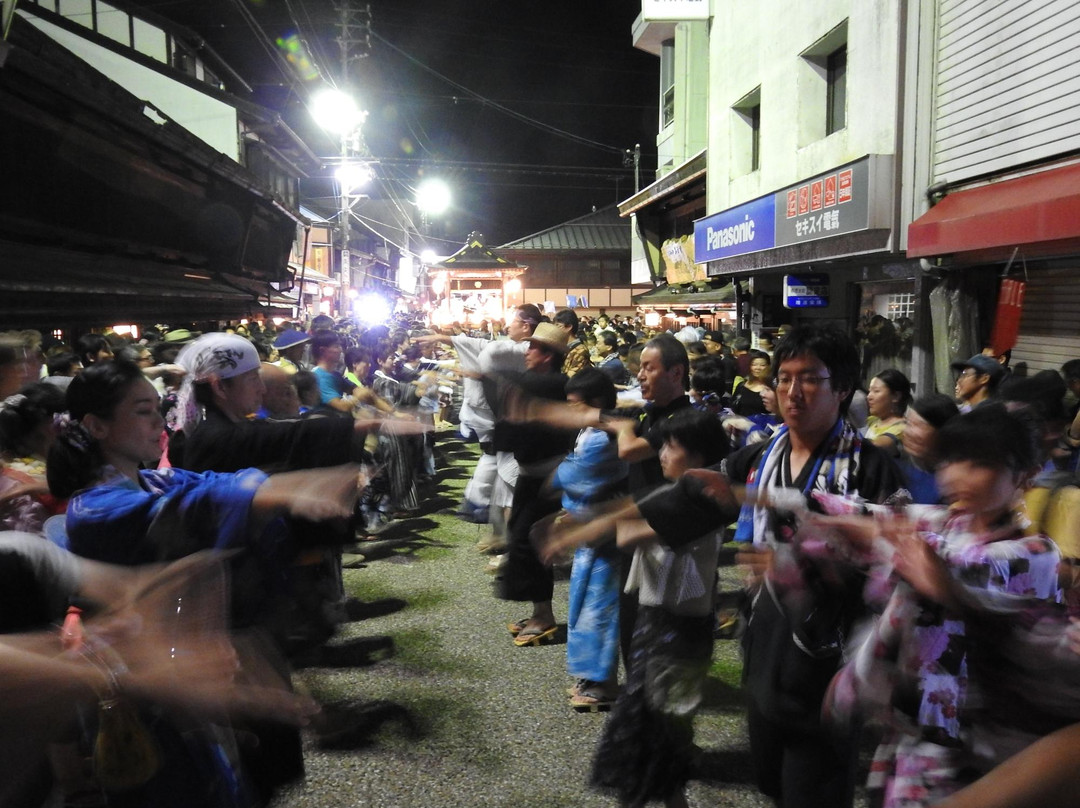 Tetsuya Odori (Gujo Odori)-郡上市必去景点