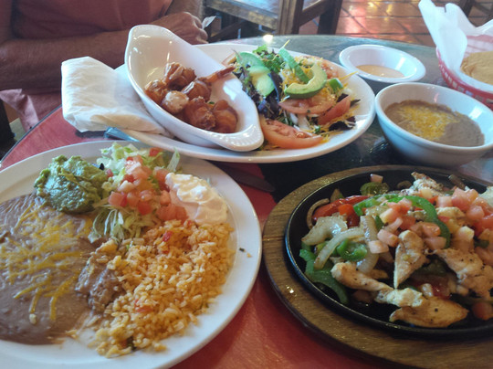 Catalina餐馆和美食-Carlota's Authentic Mexican