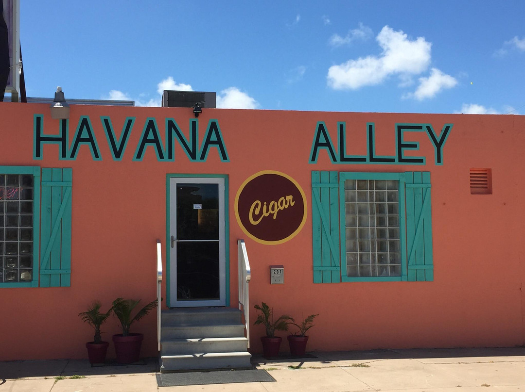 Havana Alley Cigar Shop and Lounge景点图片