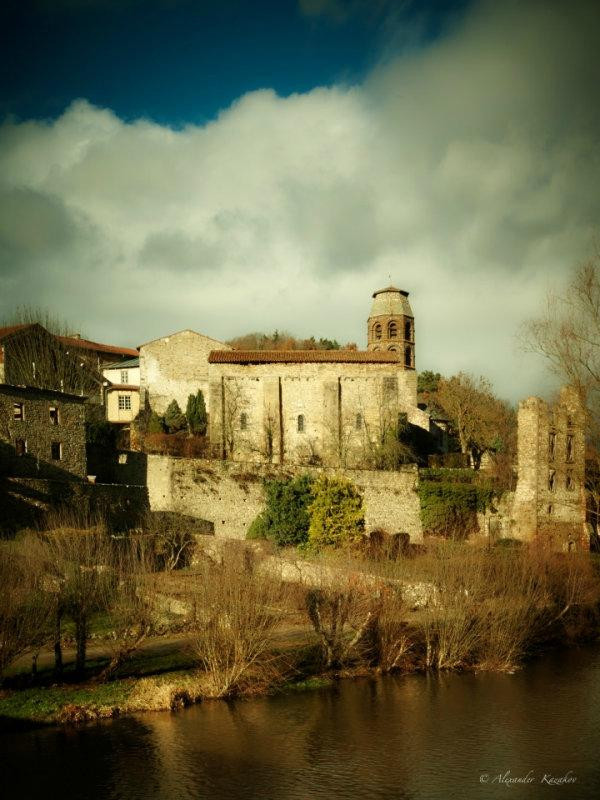 Eglise Abbatiale-Lavaudieu必去景点