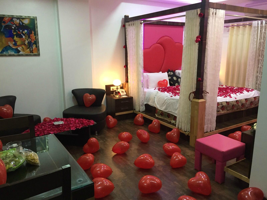 Hotel J P International