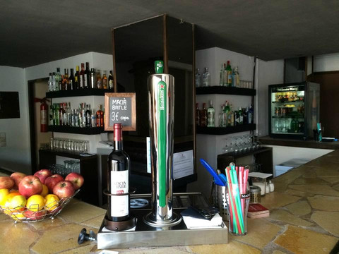 Es Cornet Lounge Bar-Portocolom必去景点