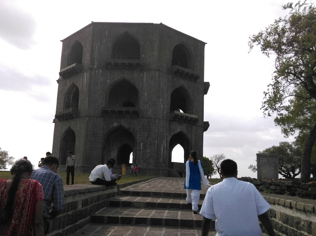 Salabat Khan's Tomb景点图片