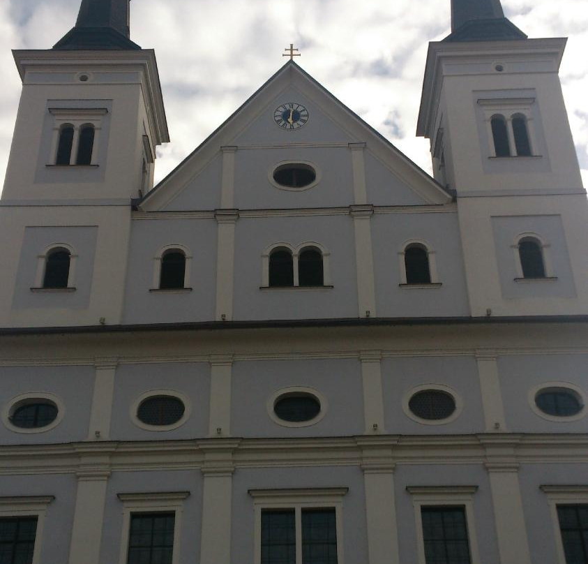 Pfarrkirche Sankt Xaver-莱奥本必去景点