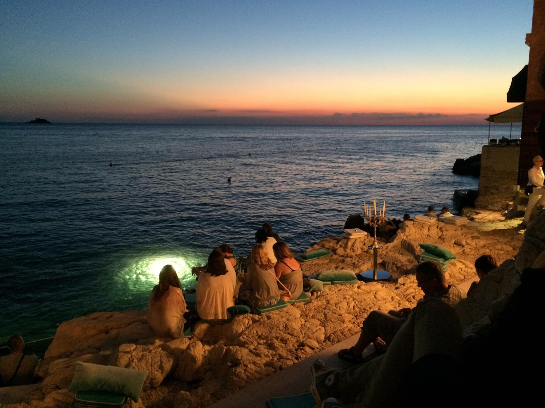 Valentino Cocktail & Champagene Bar-罗维尼必去景点