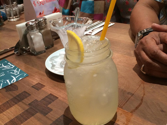 格乐丽雅购物商场-圣彼得堡必去景点