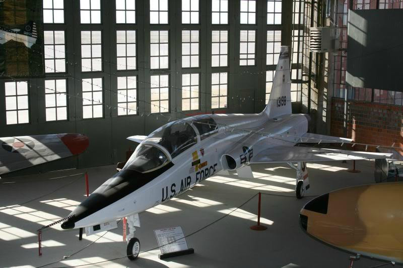 Hangar 25 Air Museum景点图片