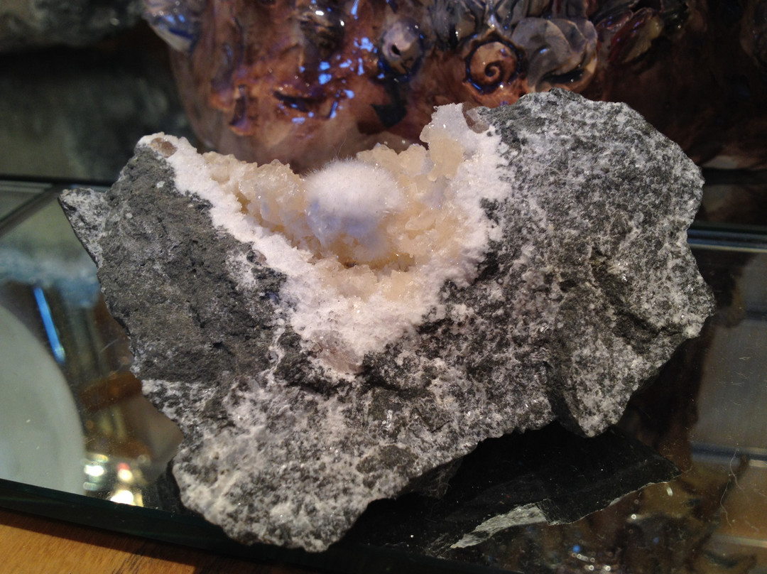 Simply Crystals景点图片