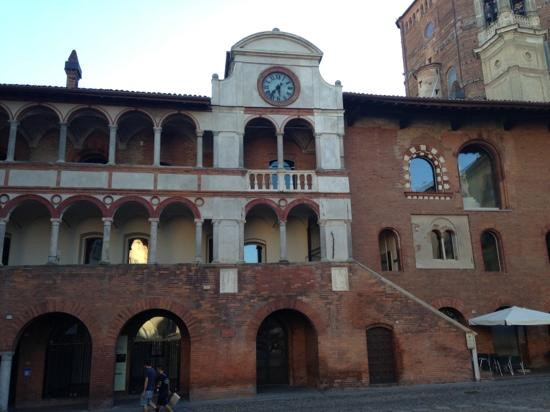 Palazzo Broletto景点图片