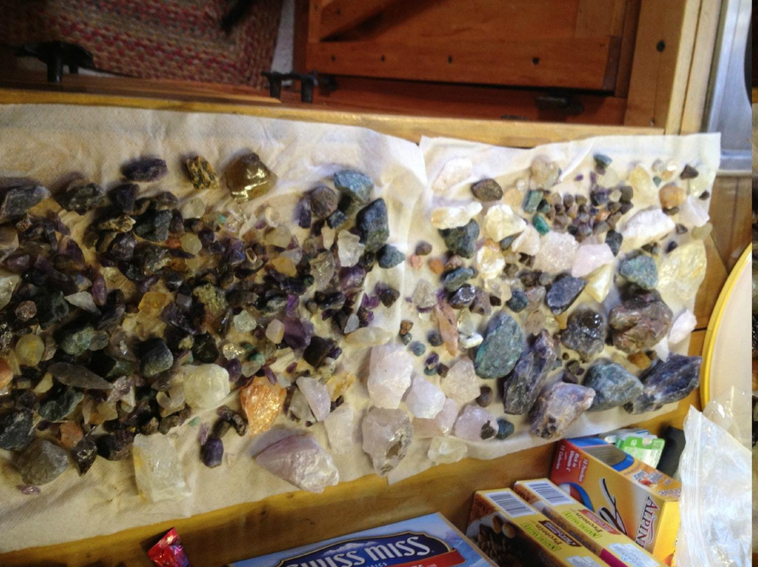 Mountain Treasures Gem Mine景点图片