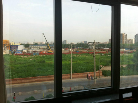 骄城山饭店主图