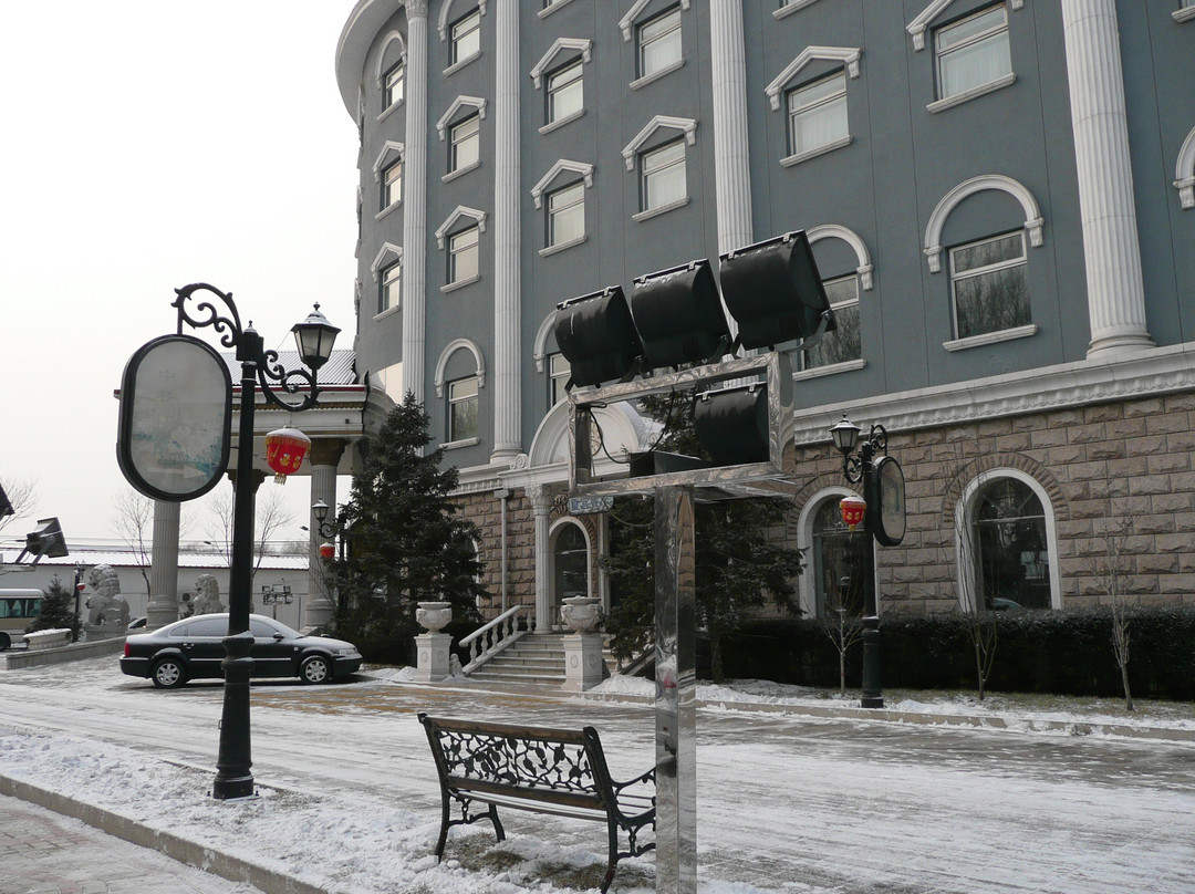 北京八达岭华风温泉大城堡主图