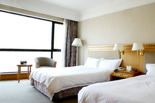 三徳大酒店主图