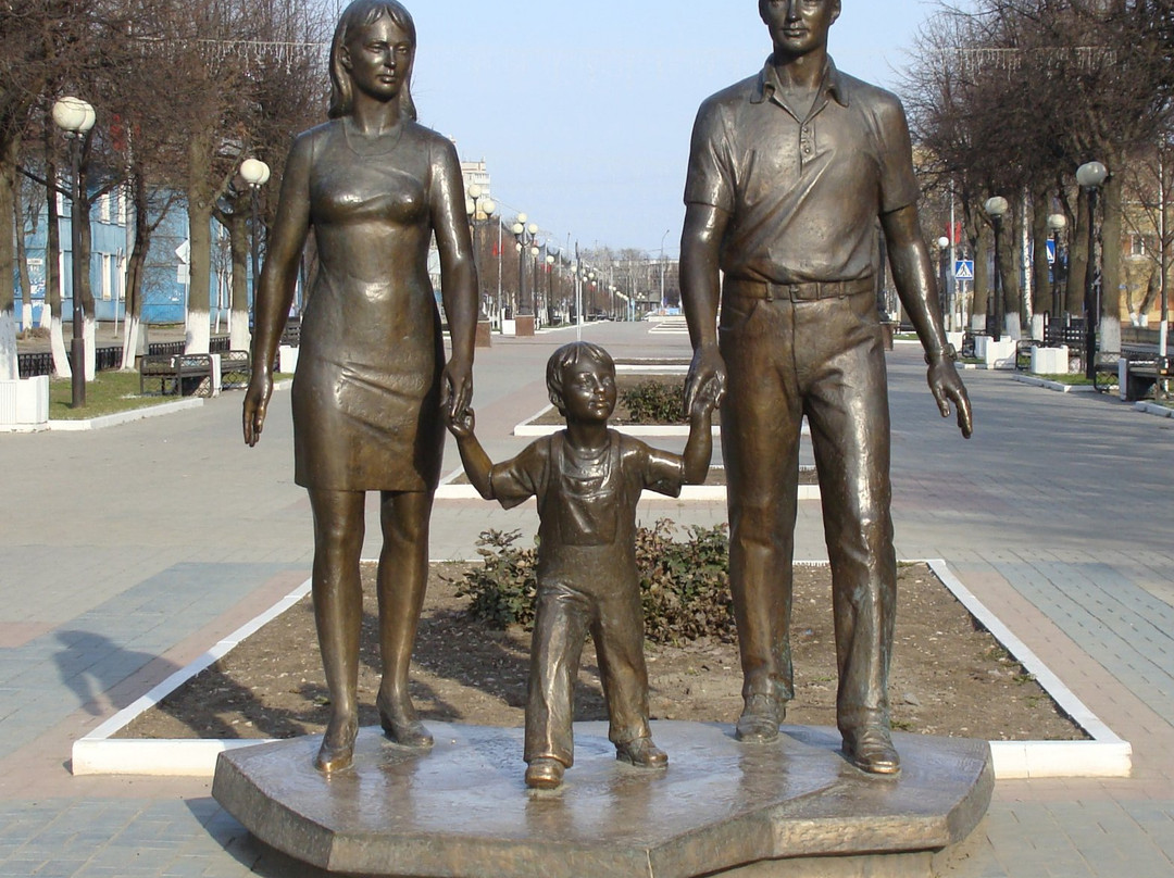 Malyye Shapy旅游景点-Monument to the Family
