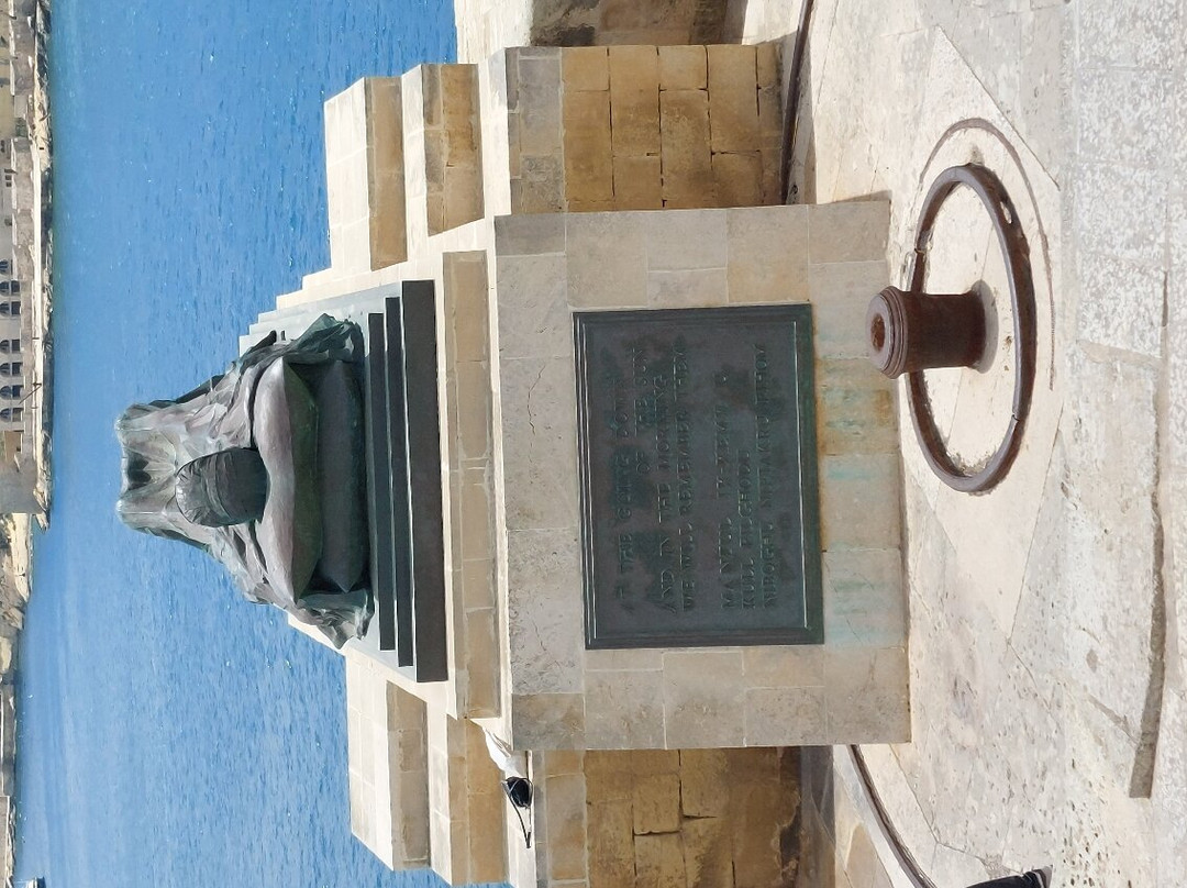 Siege Bell War Memorial景点图片