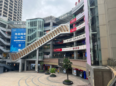 光谷步行街-武汉市必去景点