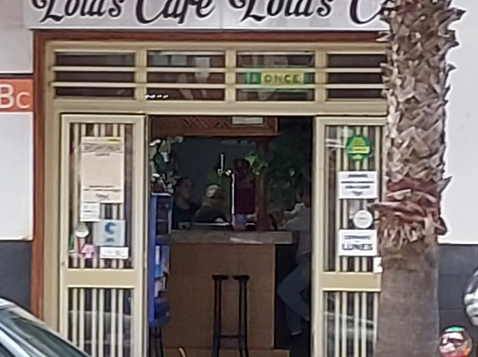 Lola's Cafe