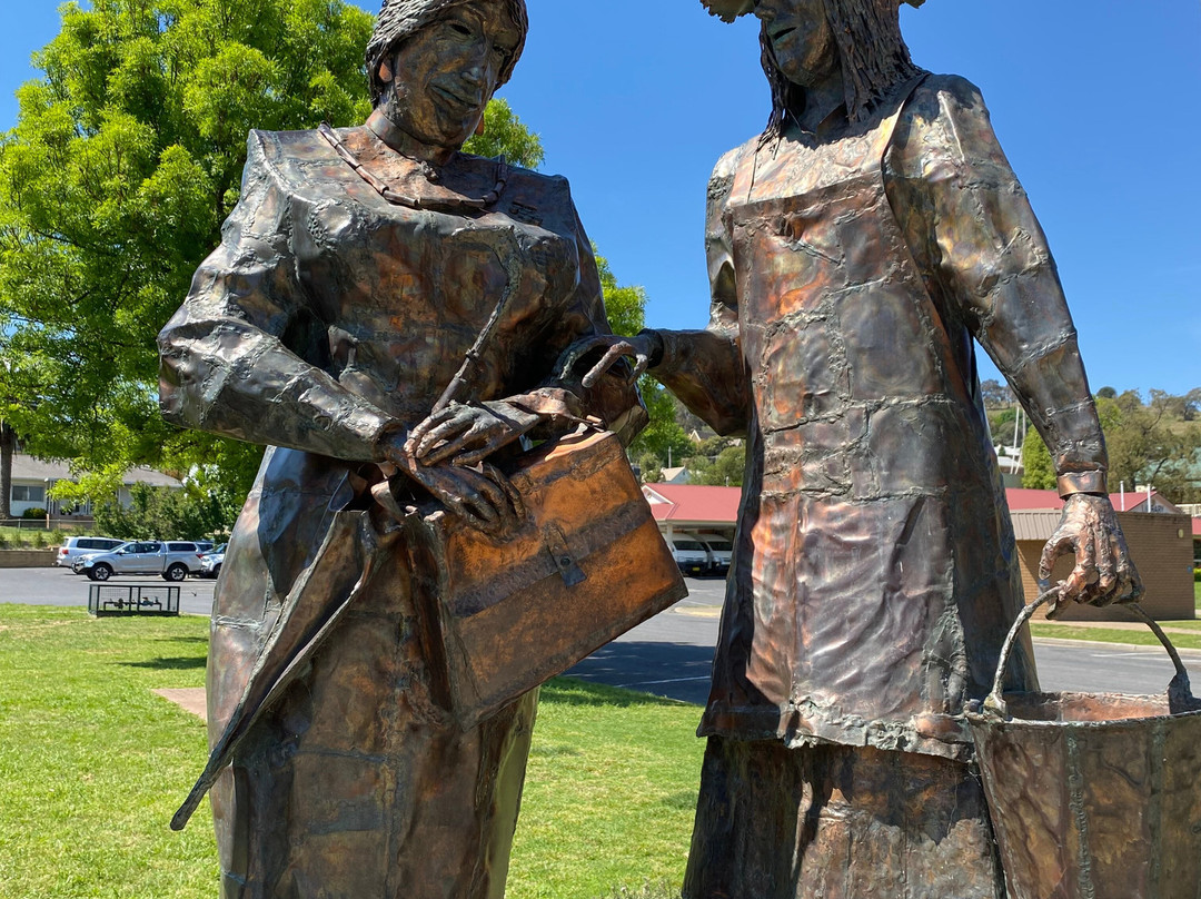 Dad & Dave, Mum & Mabel sculpture-刚达盖必去景点