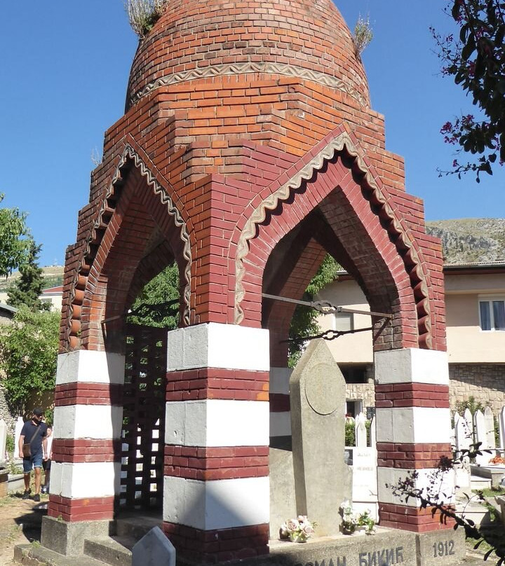 Mausoleum of Osman Dikić景点图片