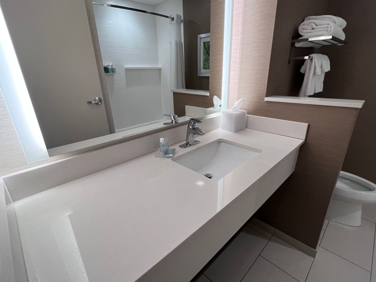 Fairfield Inn & Suites Memphis Marion, AR-浴室