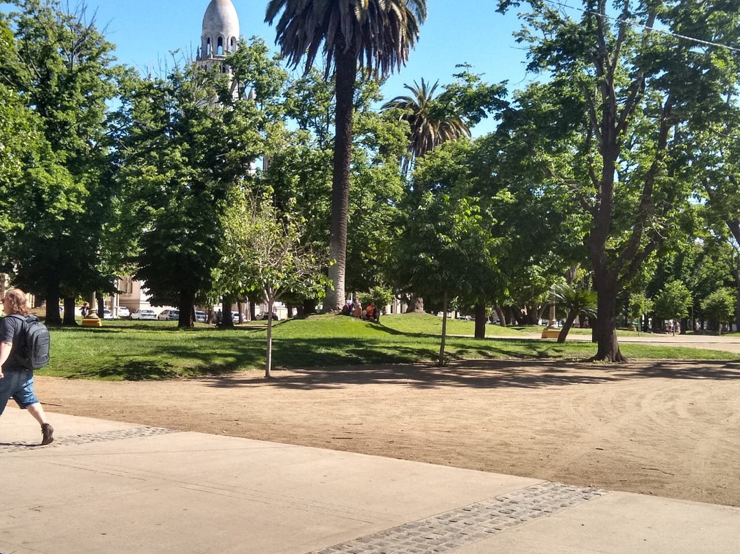 Plaza Independencia-坦迪尔必去景点
