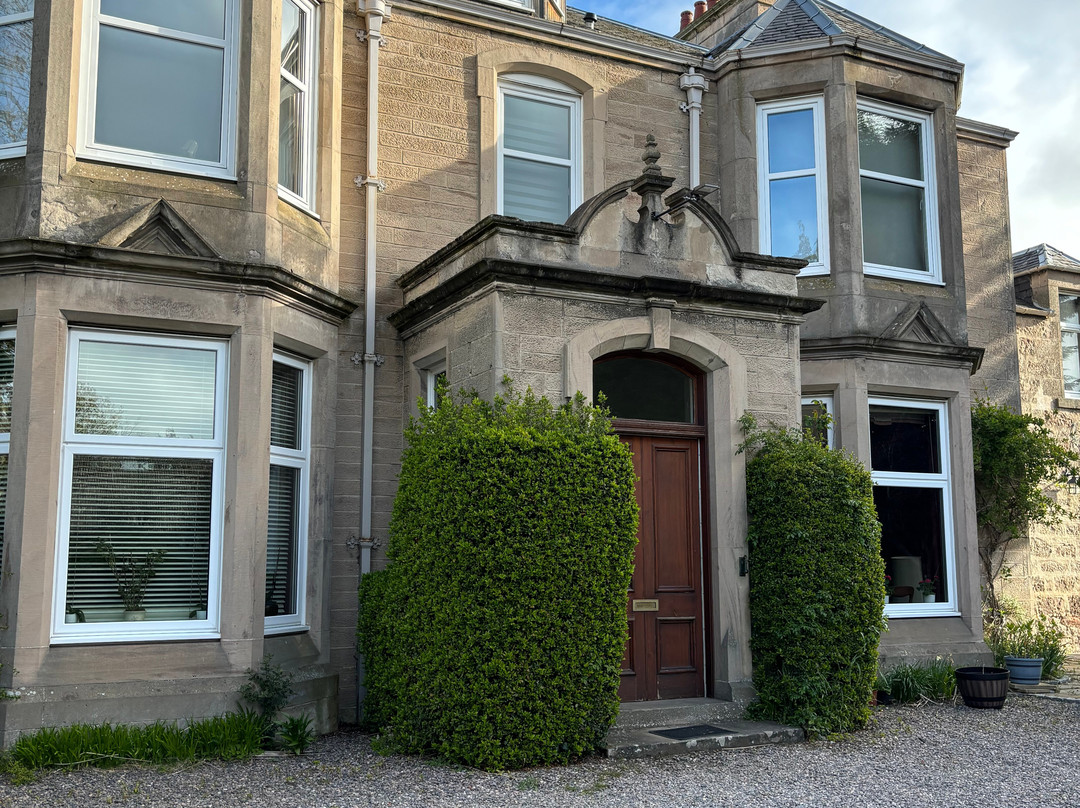 塔利艾尔酒店主图