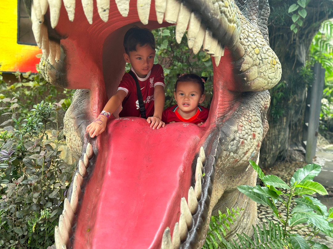 Dinosaurs Island景点图片