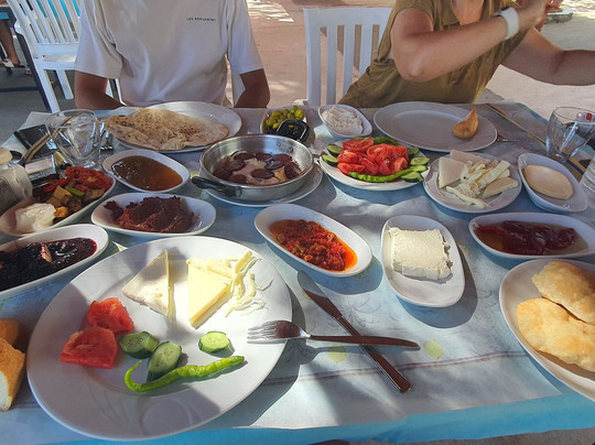 Bi̇zbi̇ze Garden Restorant主图