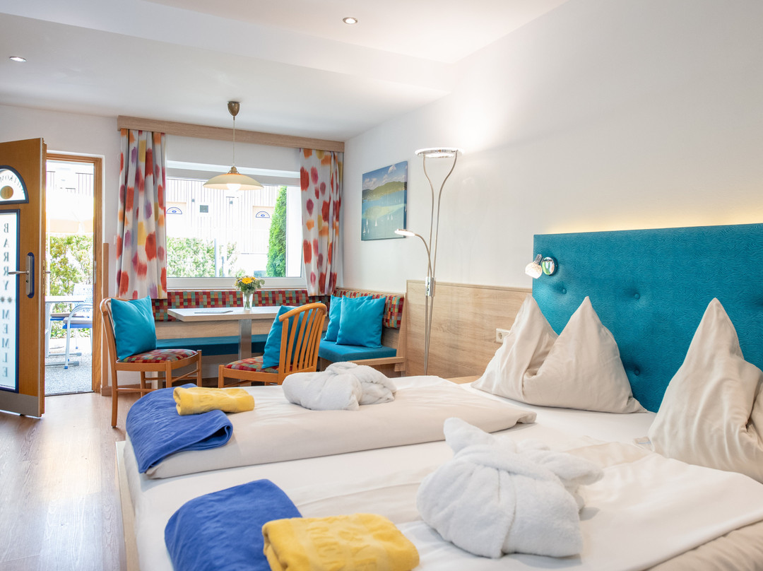 Barry Memle Lakeside Resort主图