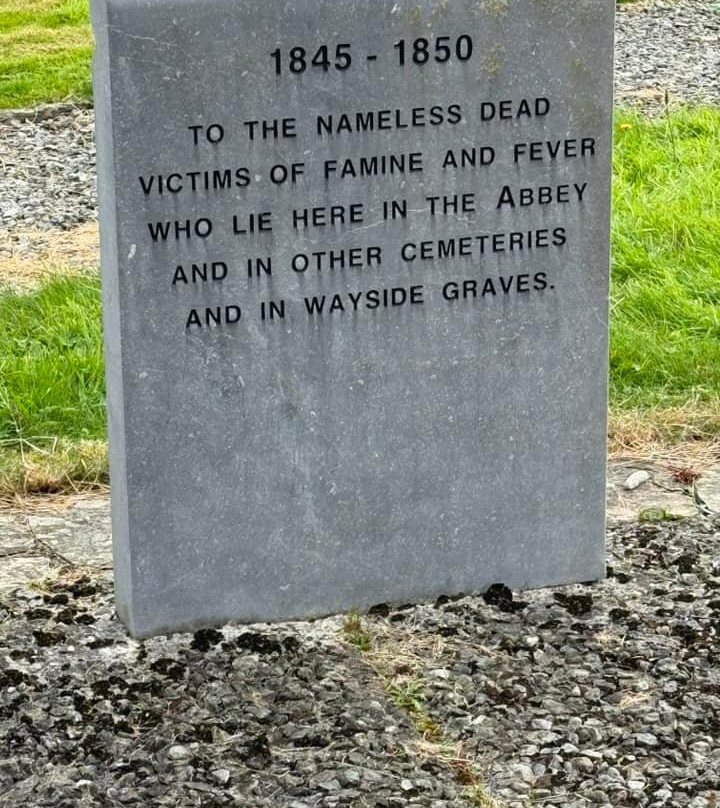 Abbeystrewry Graveyard景点图片