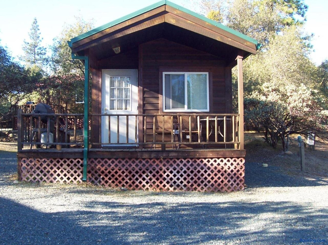 温泉露营度假村小屋3