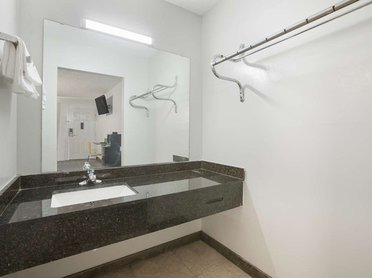 Americas Best Value Inn Stockbridge