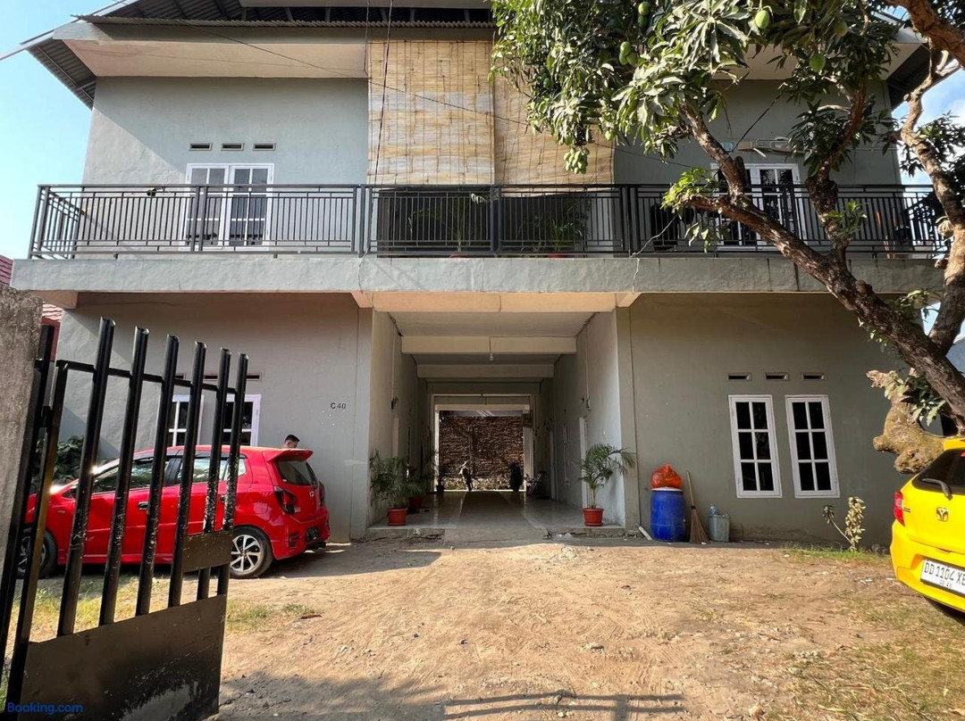 OYO 93137 Kost Maharaja