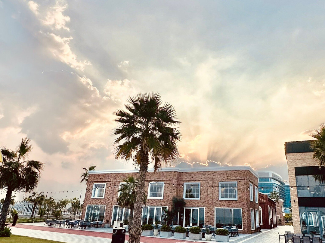 Umbrella Beach-富查伊拉必去景点