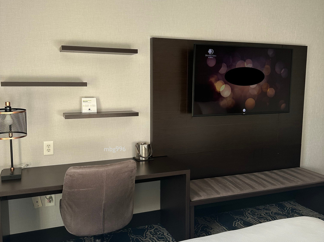 弗朗特皇家蓝岭沙道斯快捷假日&套房酒店主图