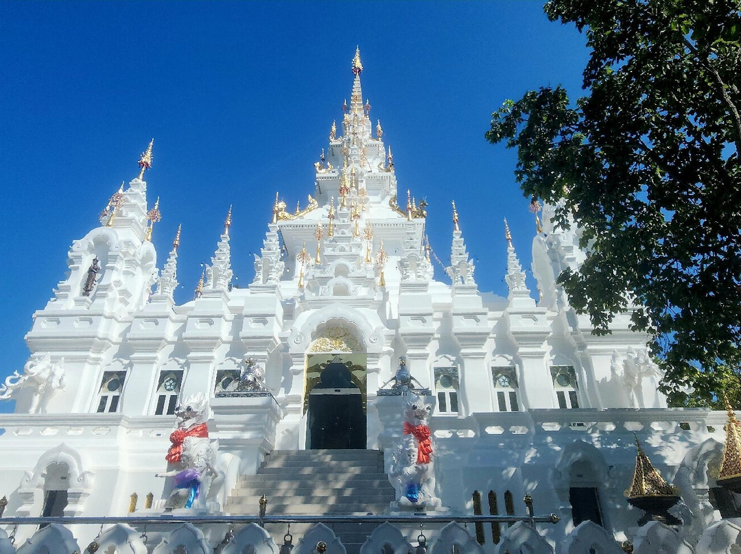 Loha Prasat Sri Mueang Pong-Mae Pong必去景点