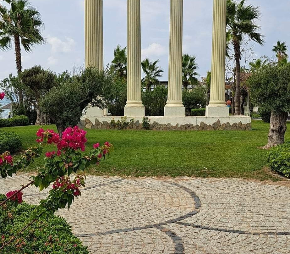 Replica Of Apollon Temple景点图片