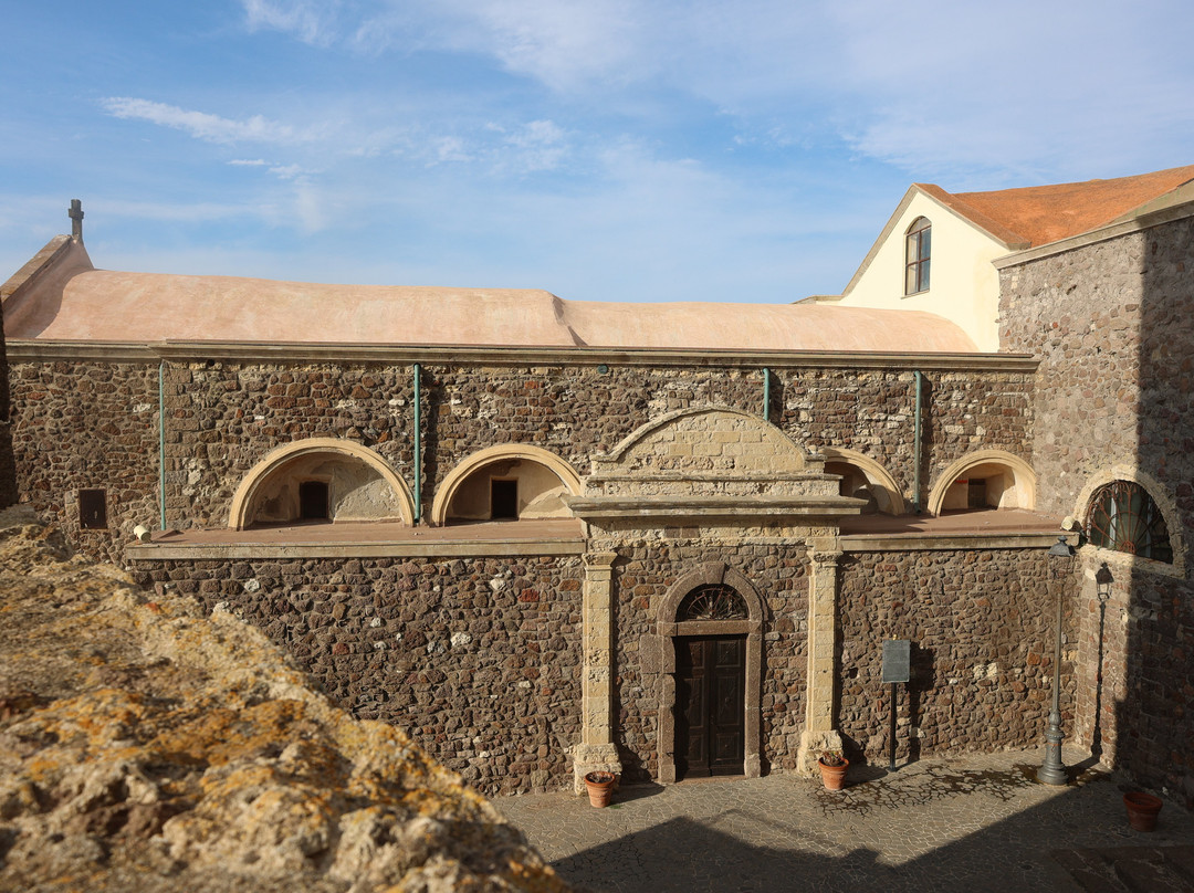 Cattedrale di Sant'Antonio Abate e Museum Ampuriense-Castelsardo必去景点