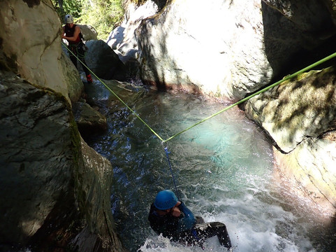 皇后镇悬崖跳水-皇后镇必去景点
