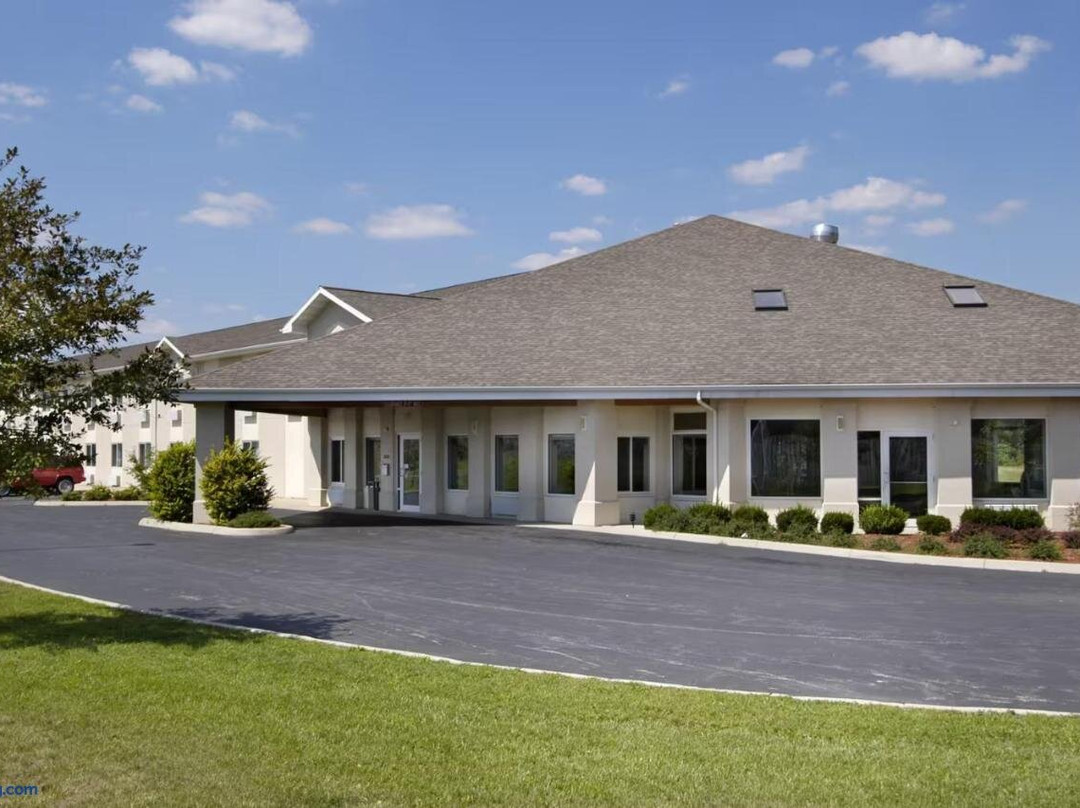 Lakewood Inn & Suites