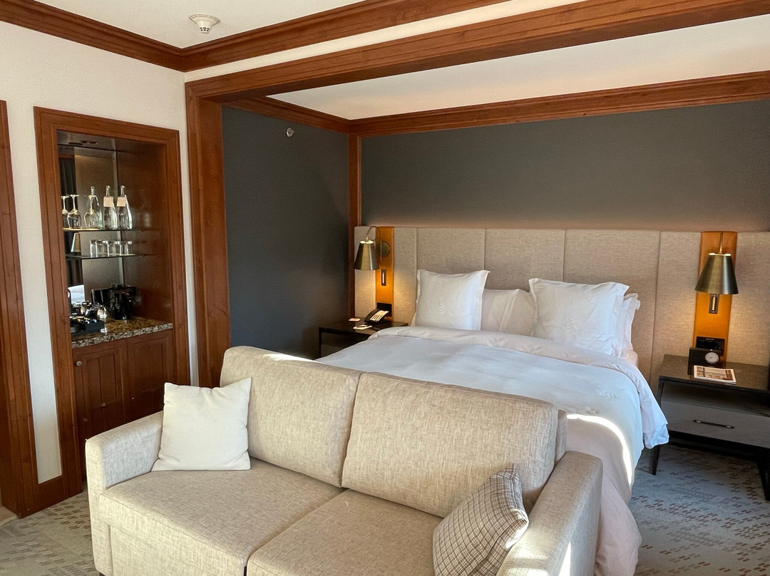 惠斯勒四季度假酒店主图