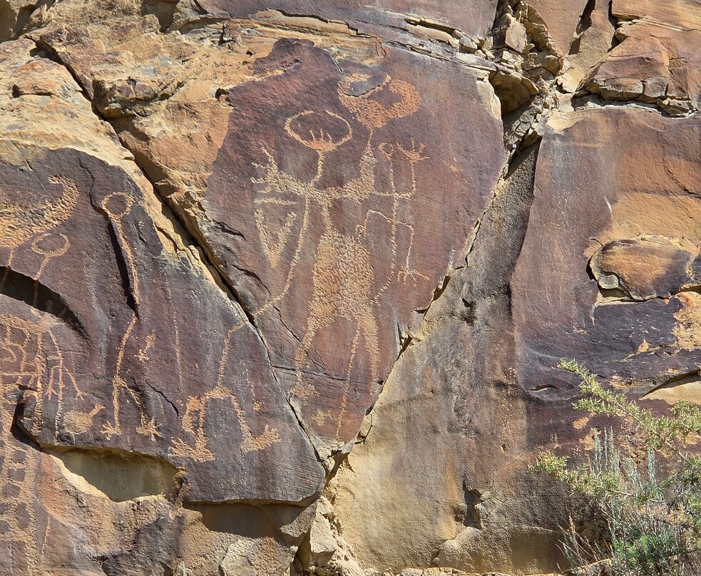 Legend Rock Petroglyph Site-瑟莫波利斯必去景点