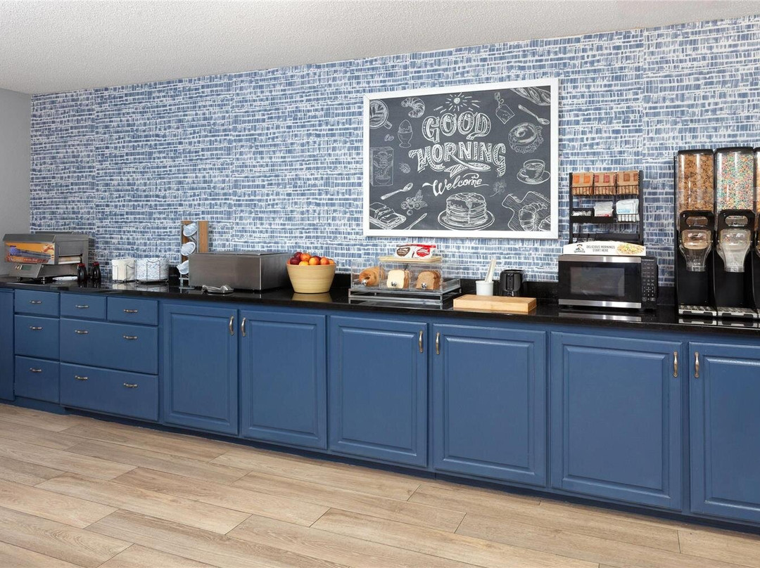 La Valle酒店住宿-AmericInn by Wyndham Reedsburg