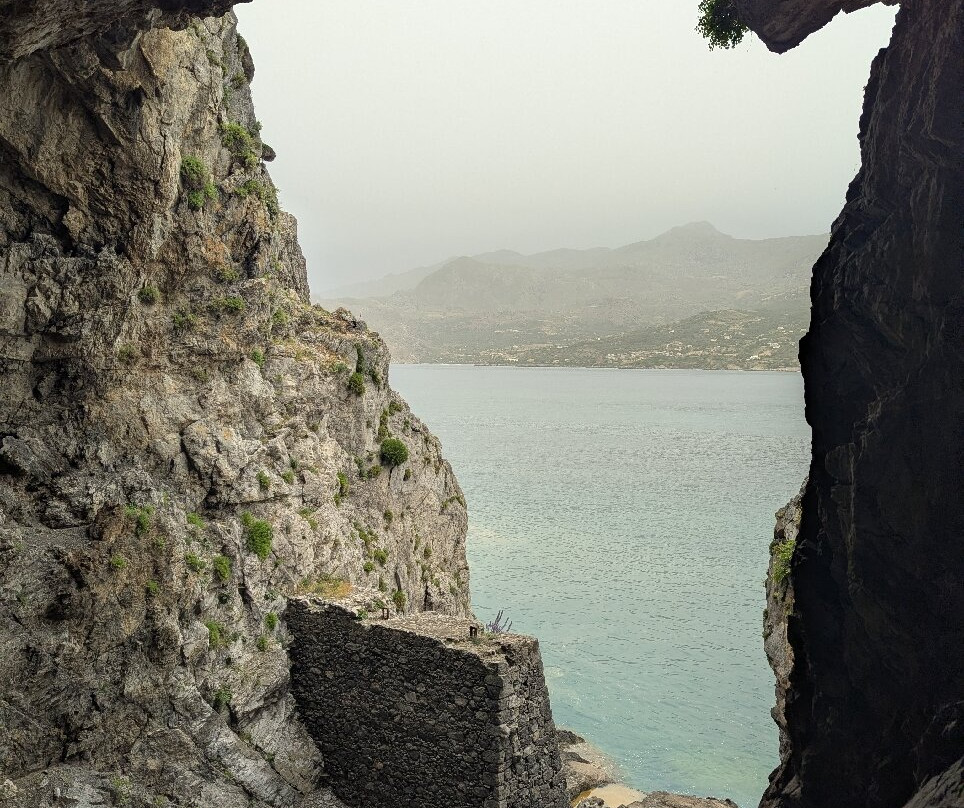 Plakias Tunnels-Plakias必去景点