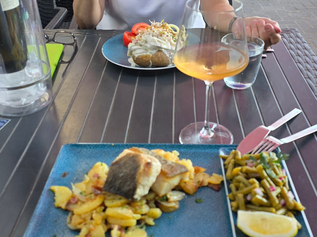Zum Fisch gerauchert und frisch