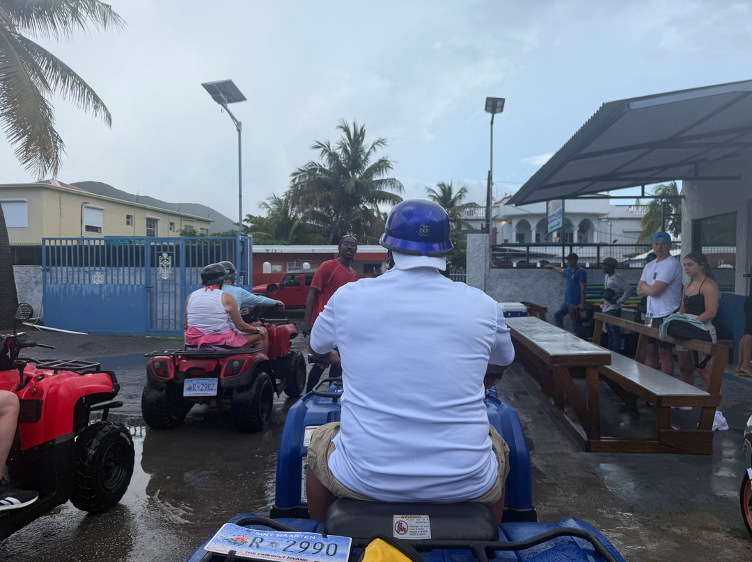 Blue Bubbles Sports & Tours-菲利普斯堡必去景点