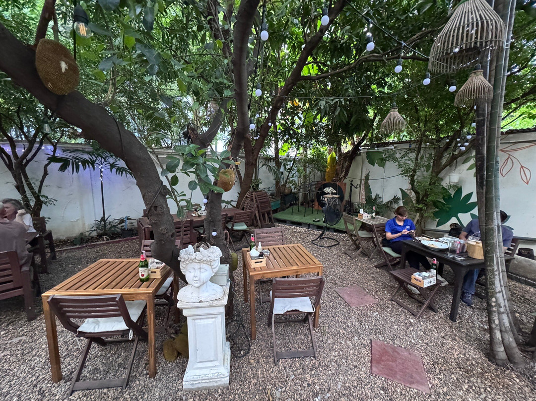 Hunter's Garden & Restaurant