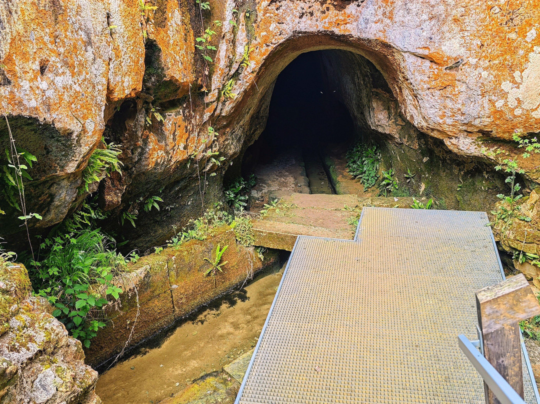 La Grand Font - Fontaine Romaine Souterraine-Le Douhet必去景点
