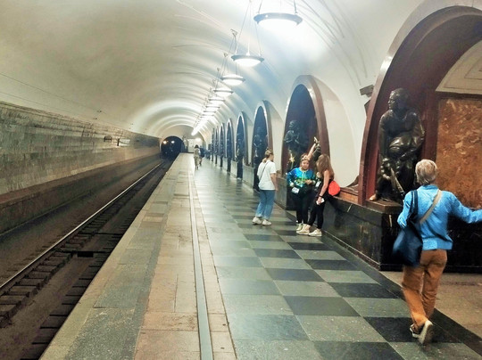 Revolution Square (Ploshchad Revolutsii)-莫斯科必去景点