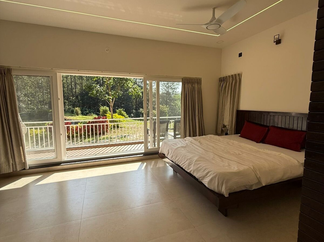 Chola Lakeview Stay Inn主图